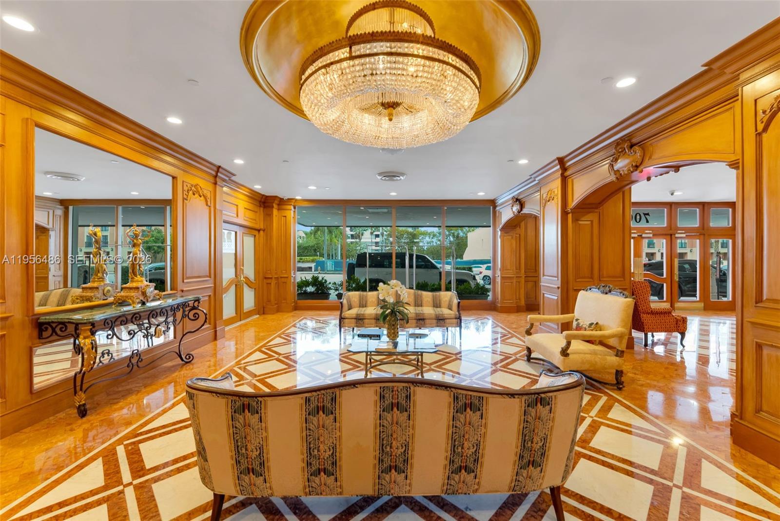 700 Biltmore Way # 304