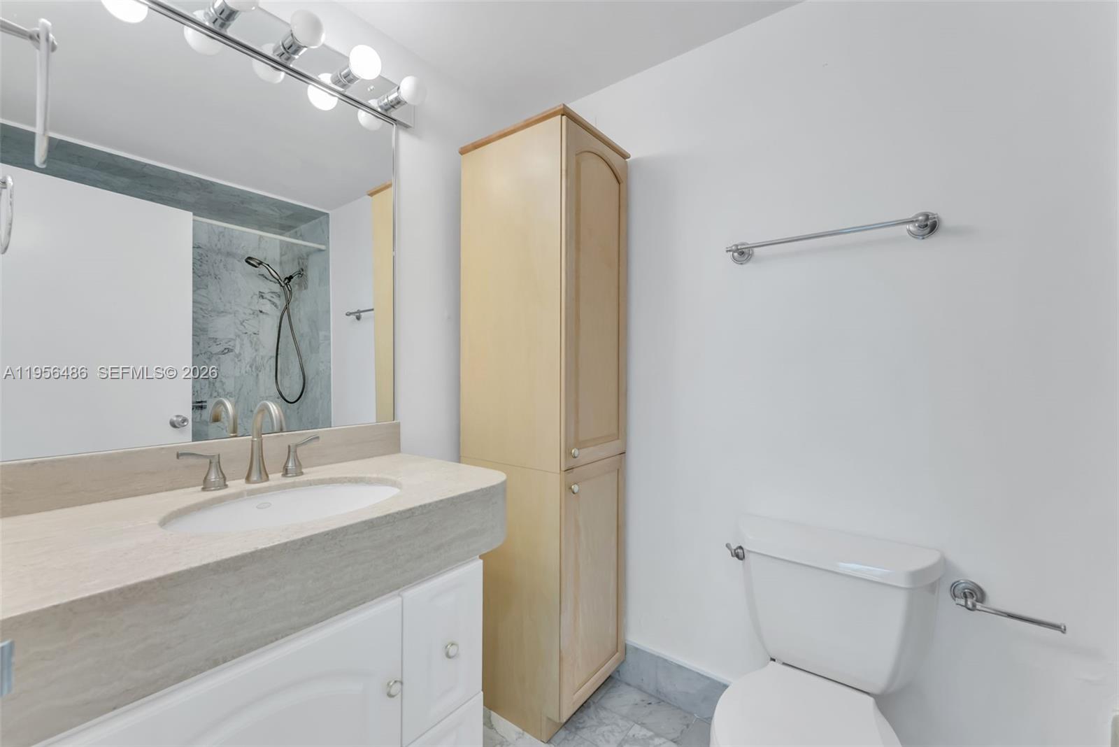700 Biltmore Way # 304
