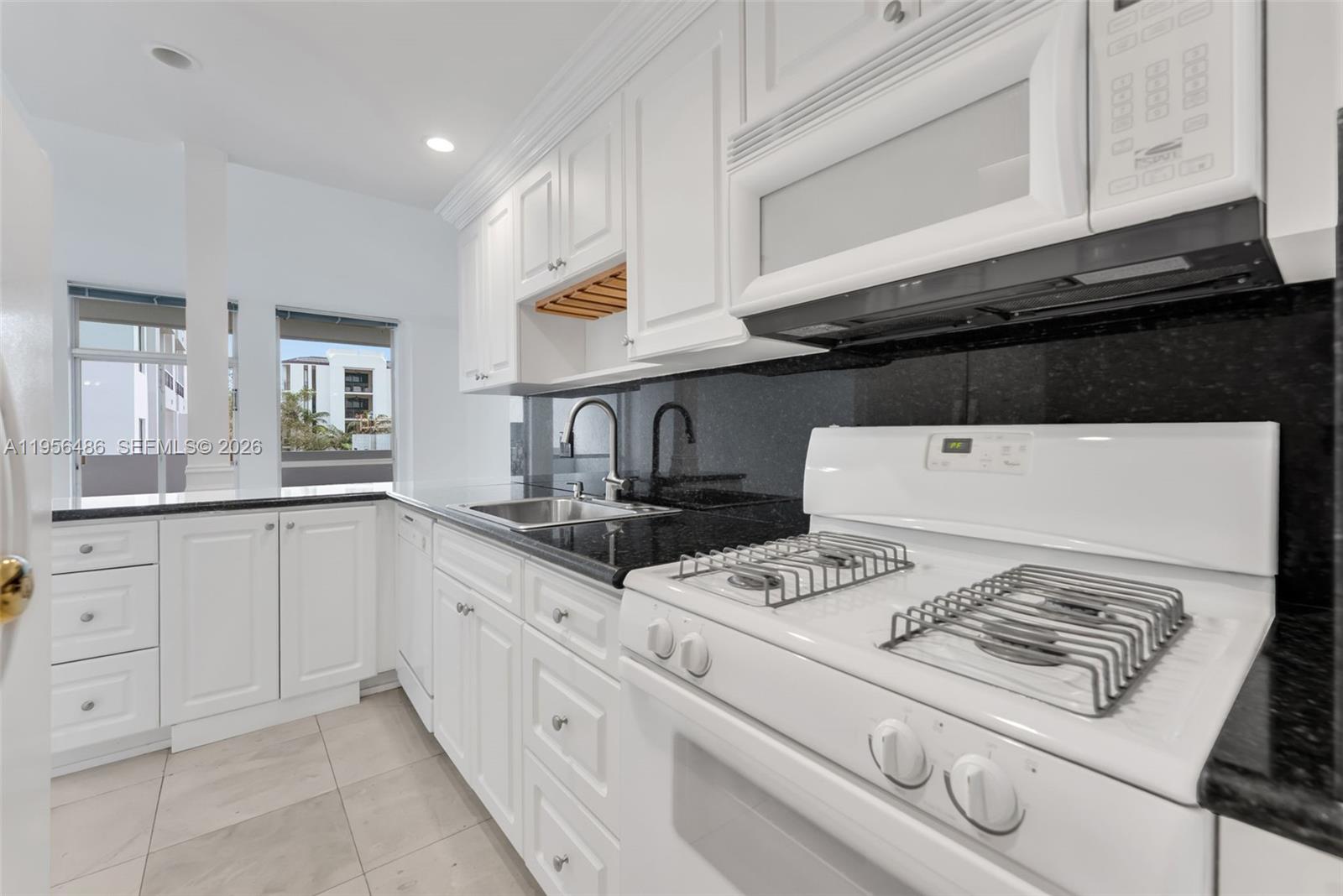 700 Biltmore Way # 304