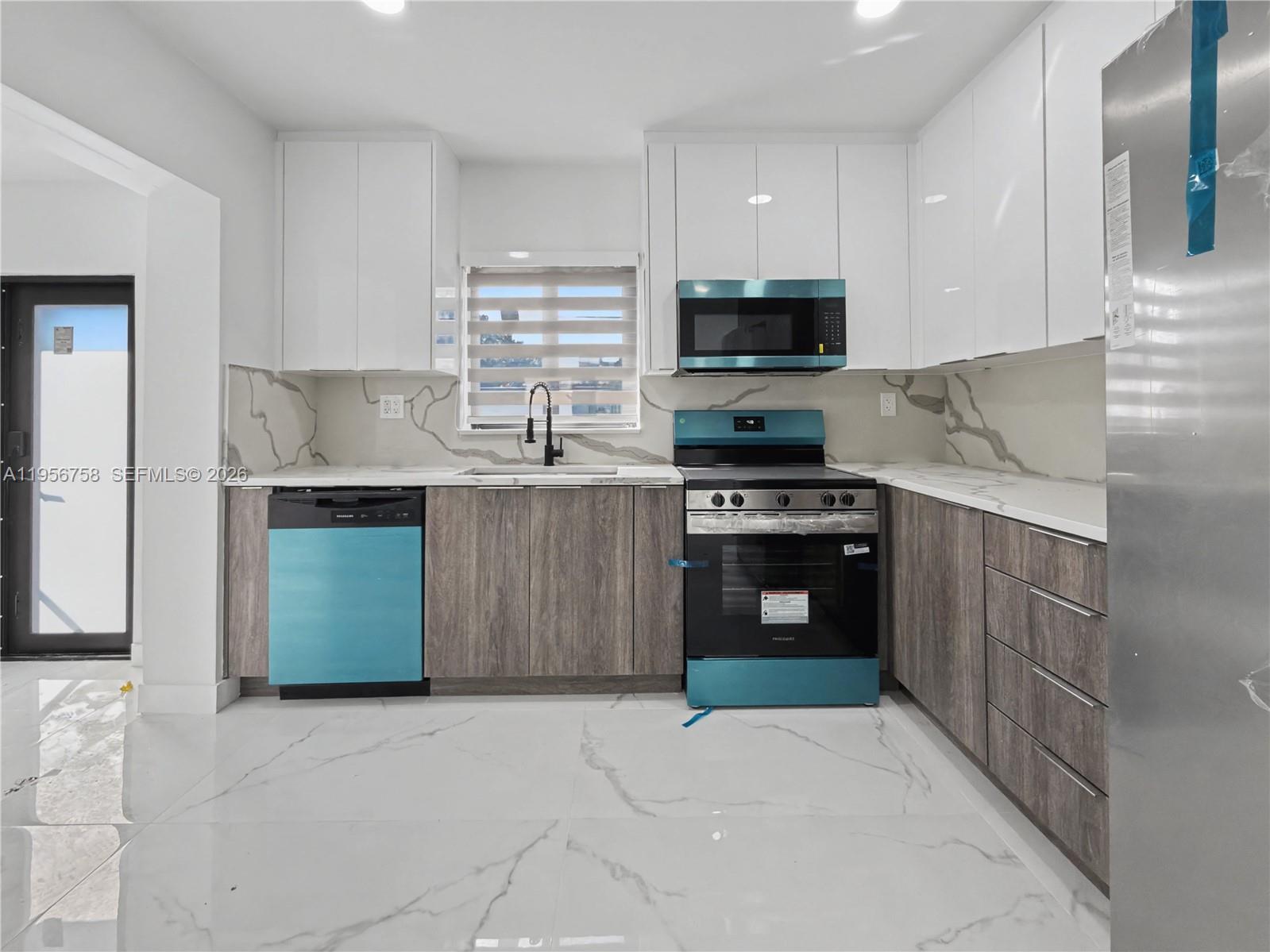 2490 SW 17th St