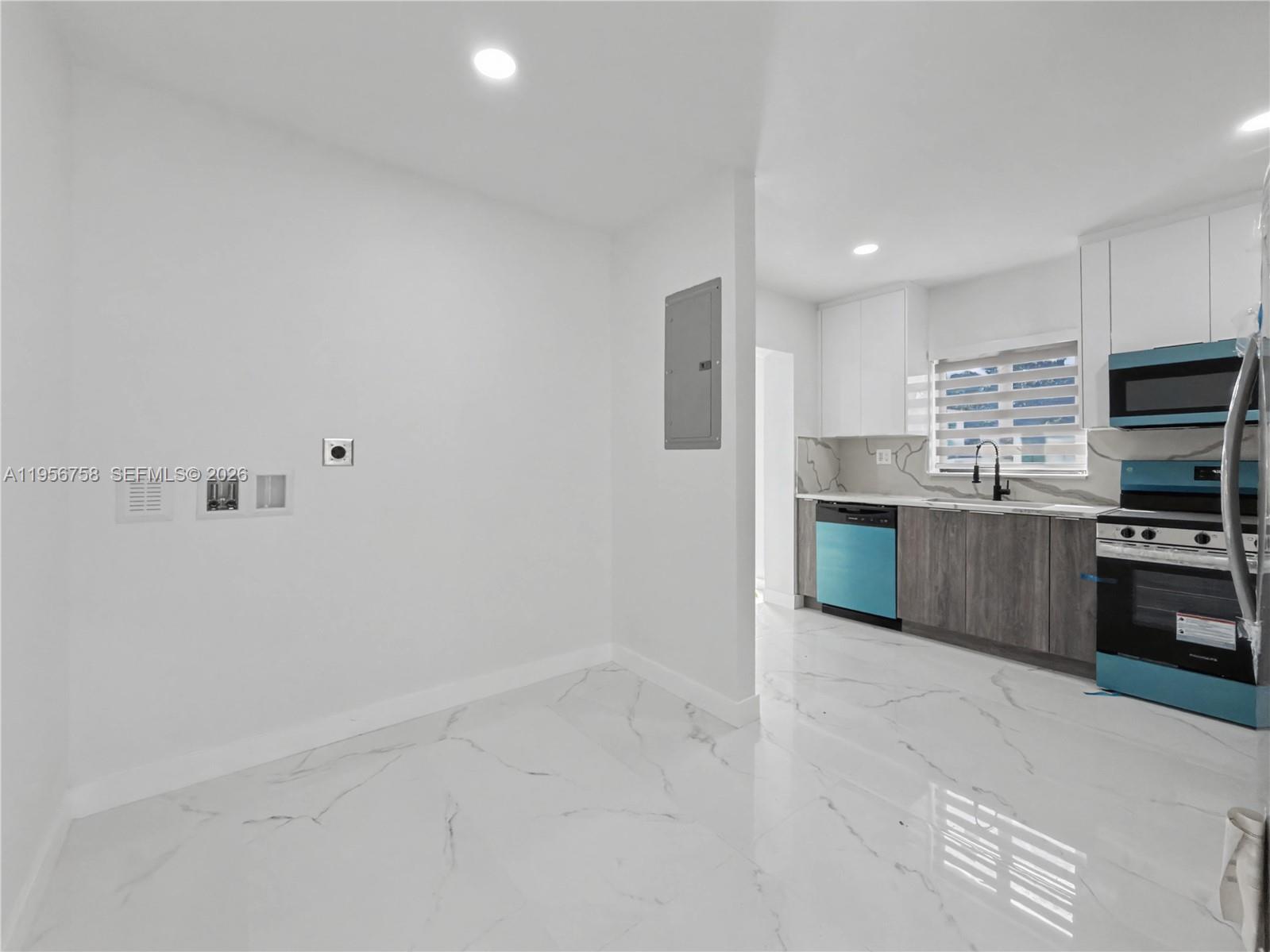 2490 SW 17th St
