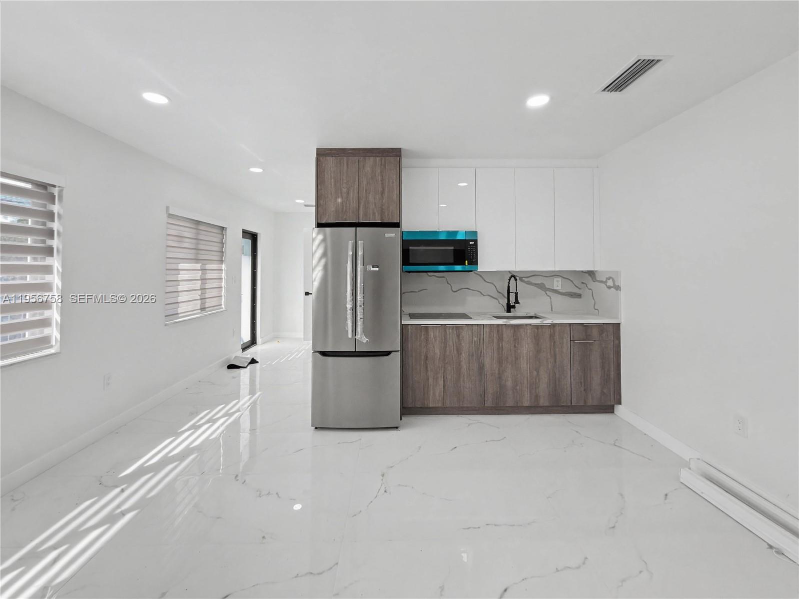 2490 SW 17th St