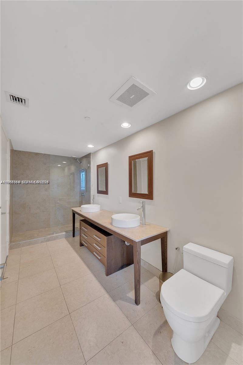 475 Brickell Ave # 4211