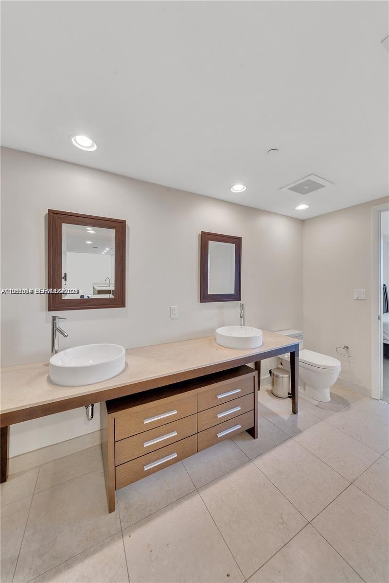 475 Brickell Ave # 4211