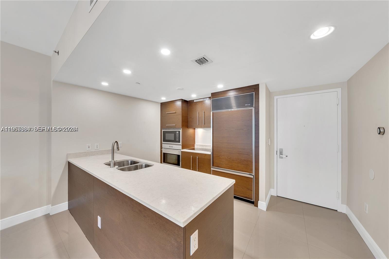 475 Brickell Ave # 4211