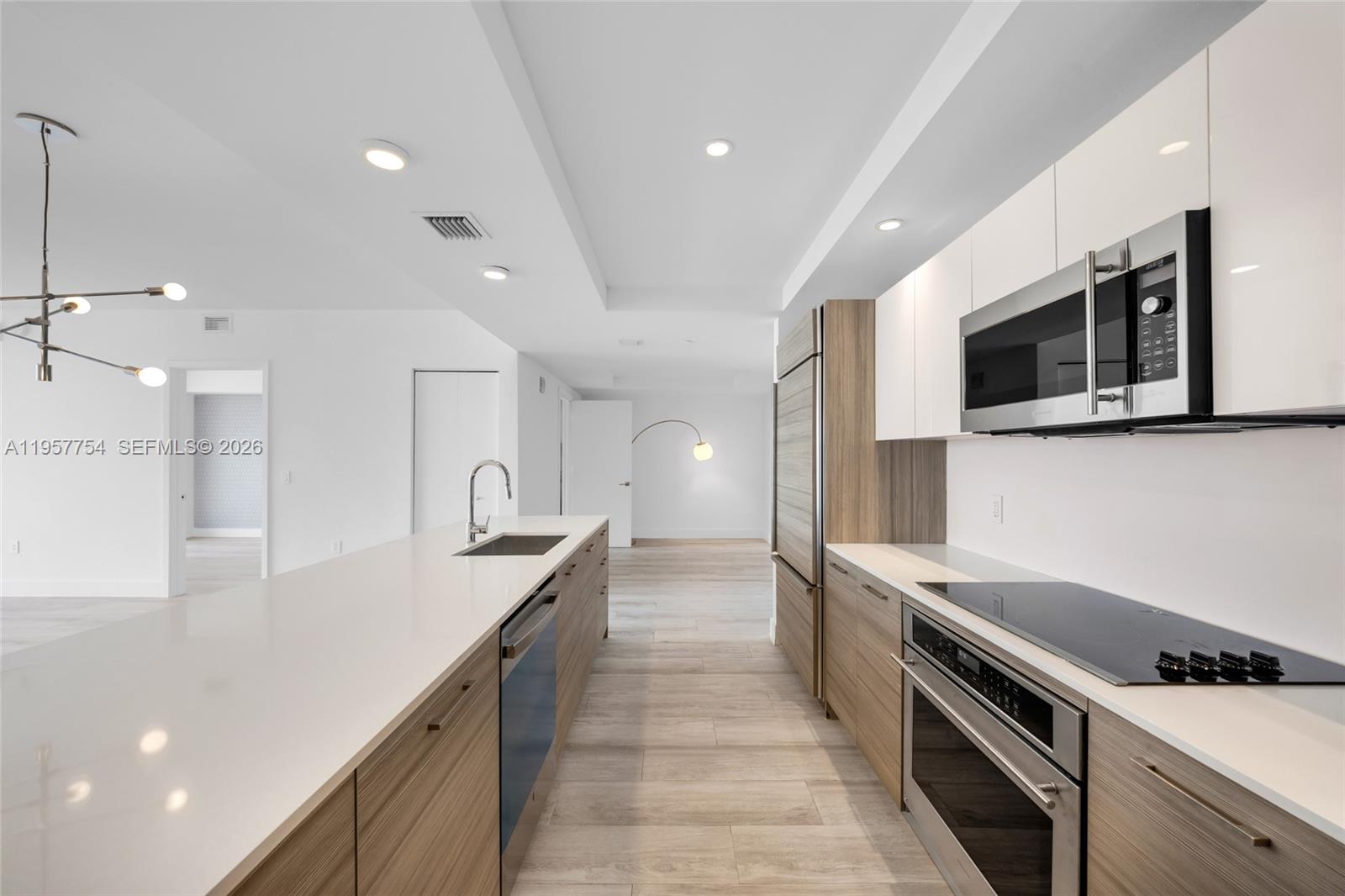 121 NE 34th St # 1807