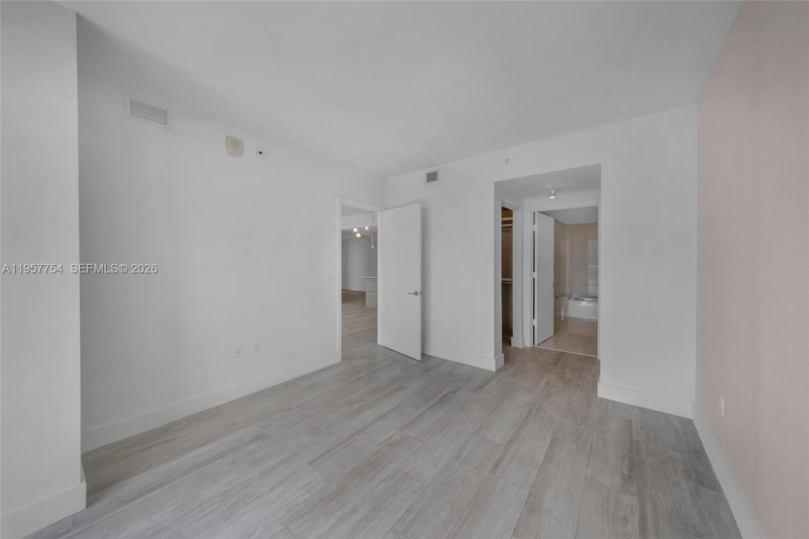 121 NE 34th St # 1807