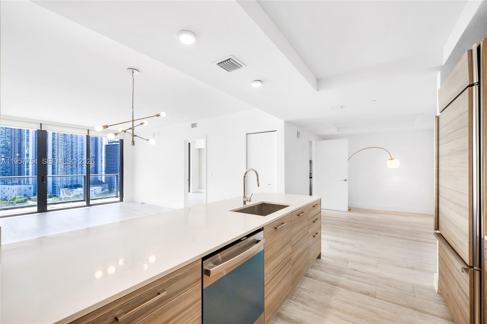 121 NE 34th St # 1807