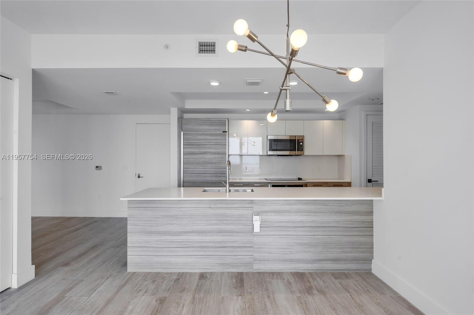 121 NE 34th St # 1807