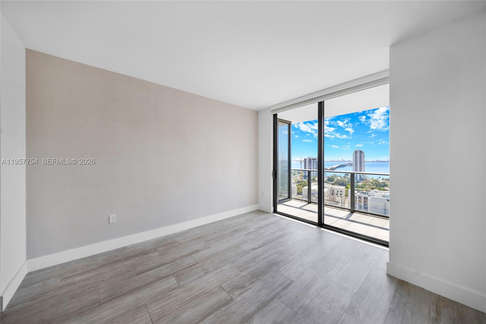 121 NE 34th St # 1807