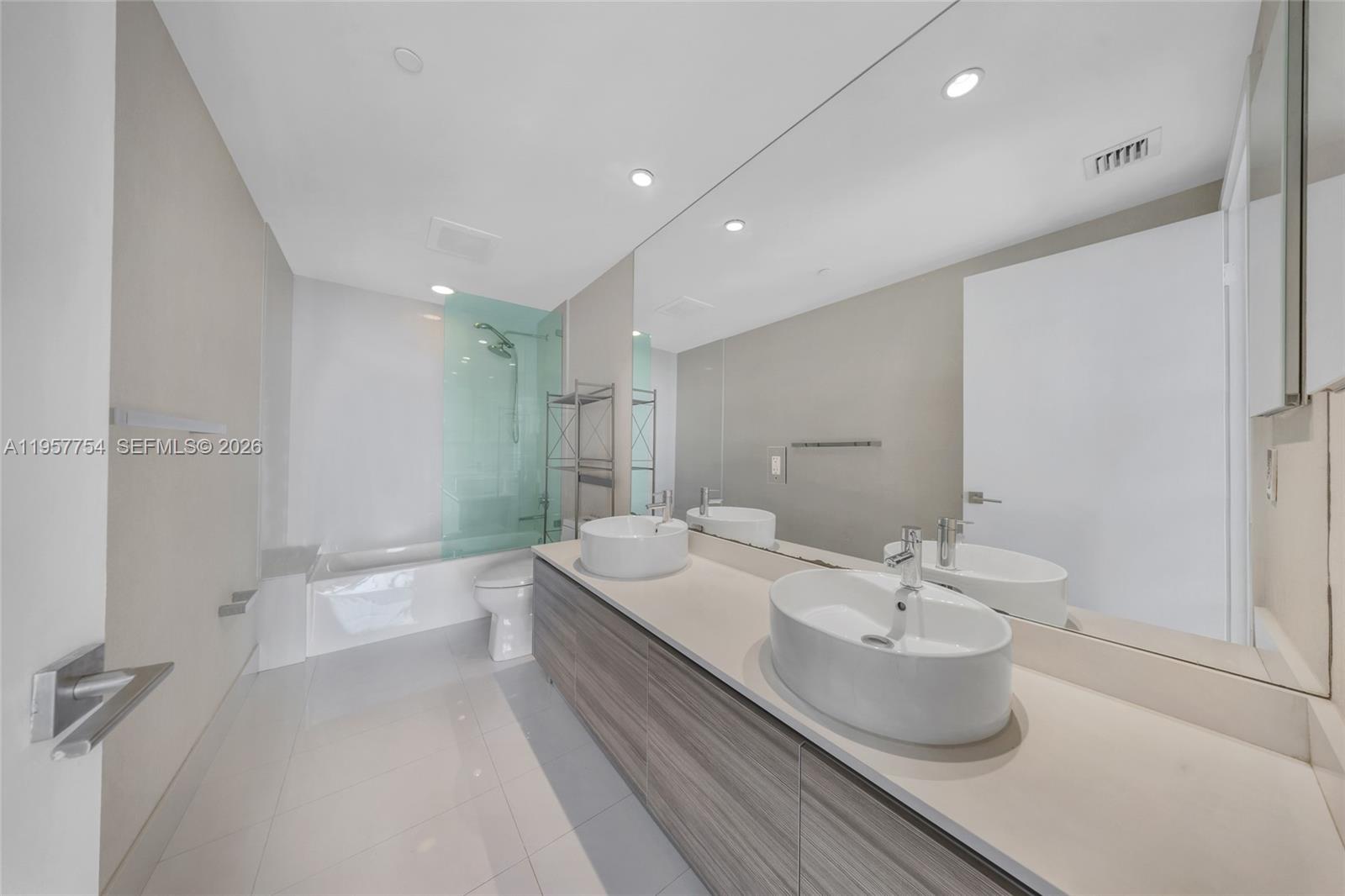 121 NE 34th St # 1807