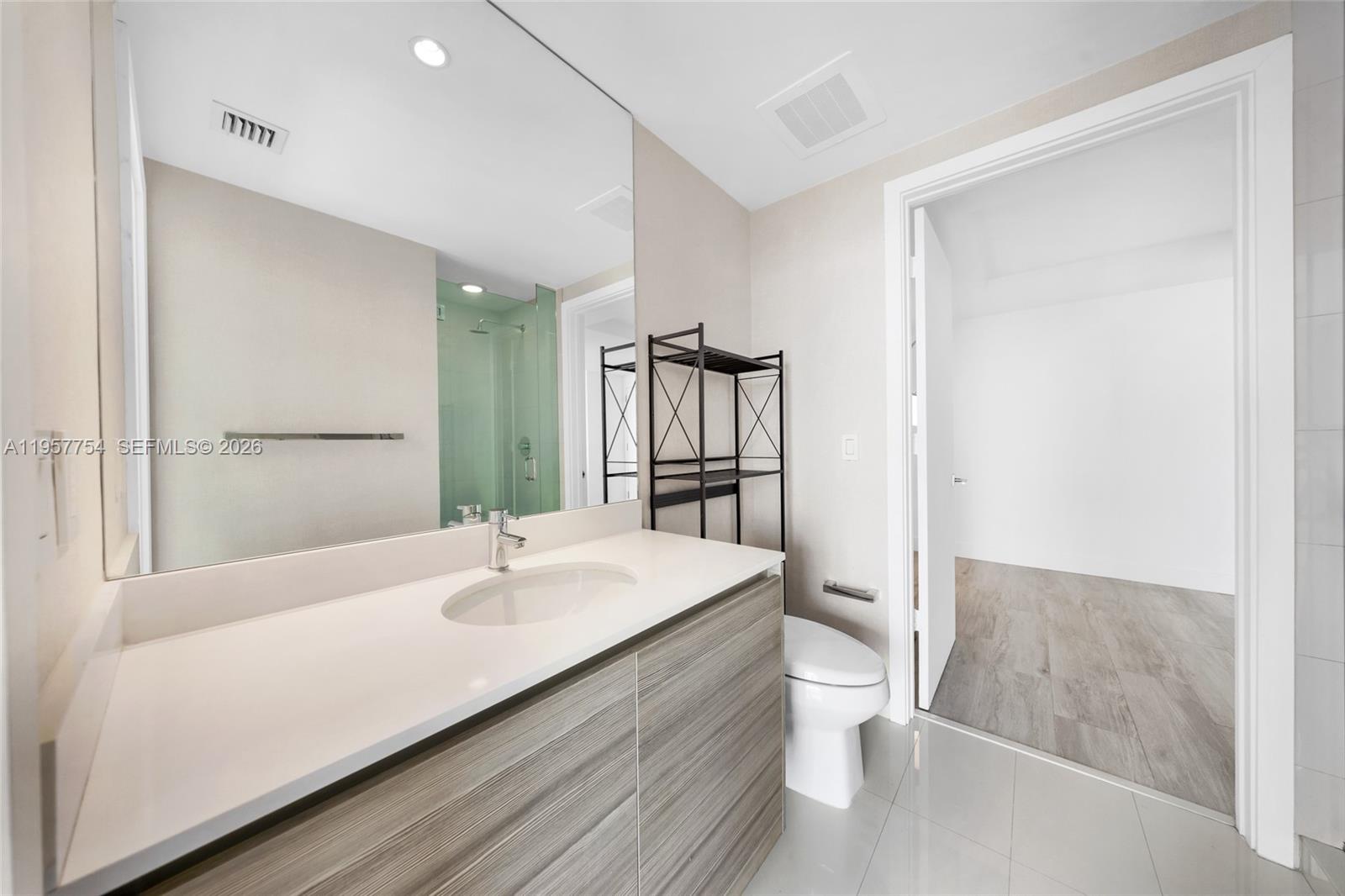 121 NE 34th St # 1807