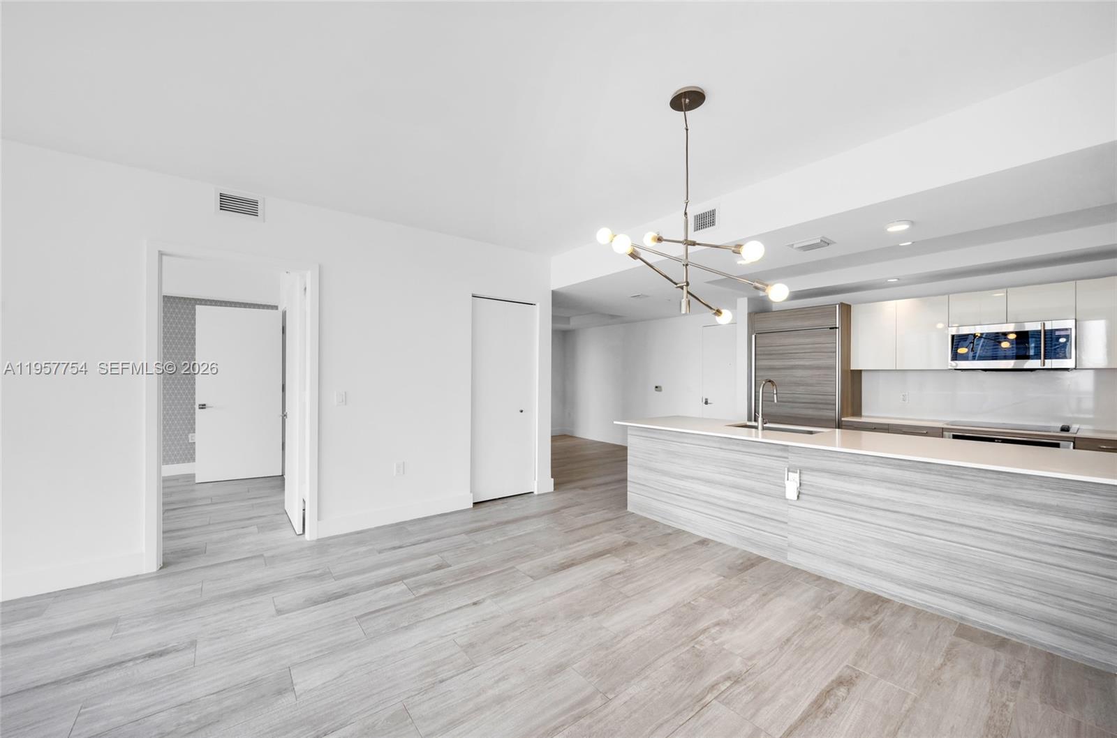 121 NE 34th St # 1807