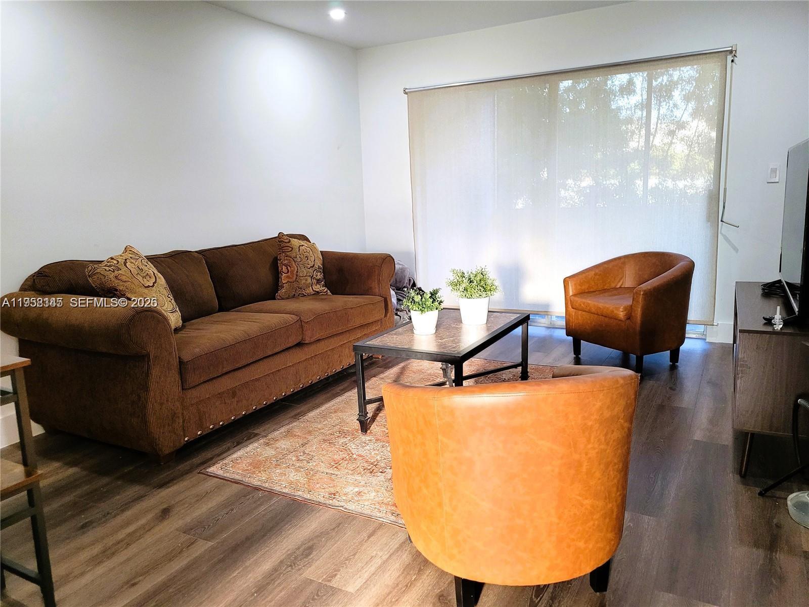 1400 Tallwood Ave # 204