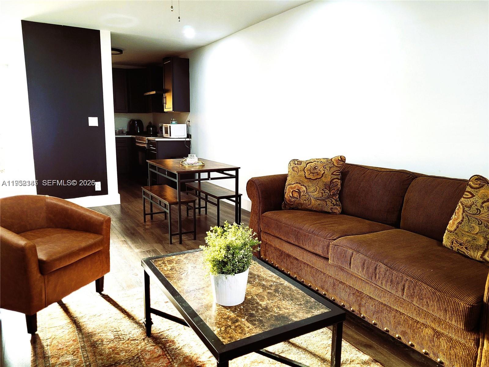 1400 Tallwood Ave # 204