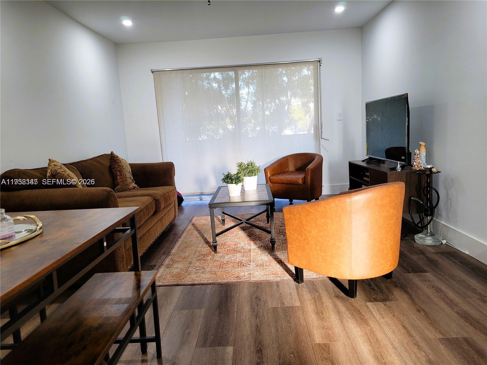 1400 Tallwood Ave # 204