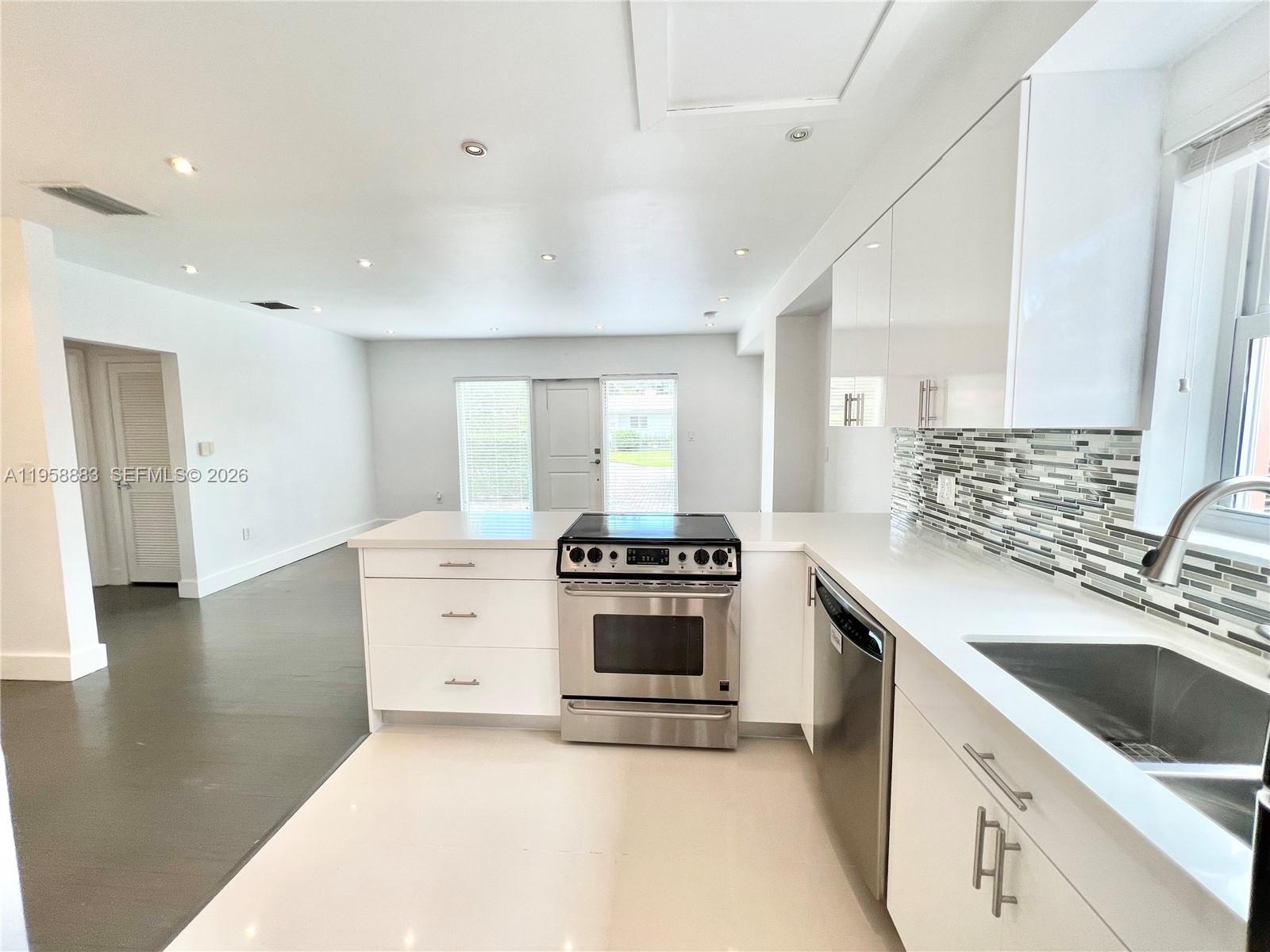 125 NW 100th St