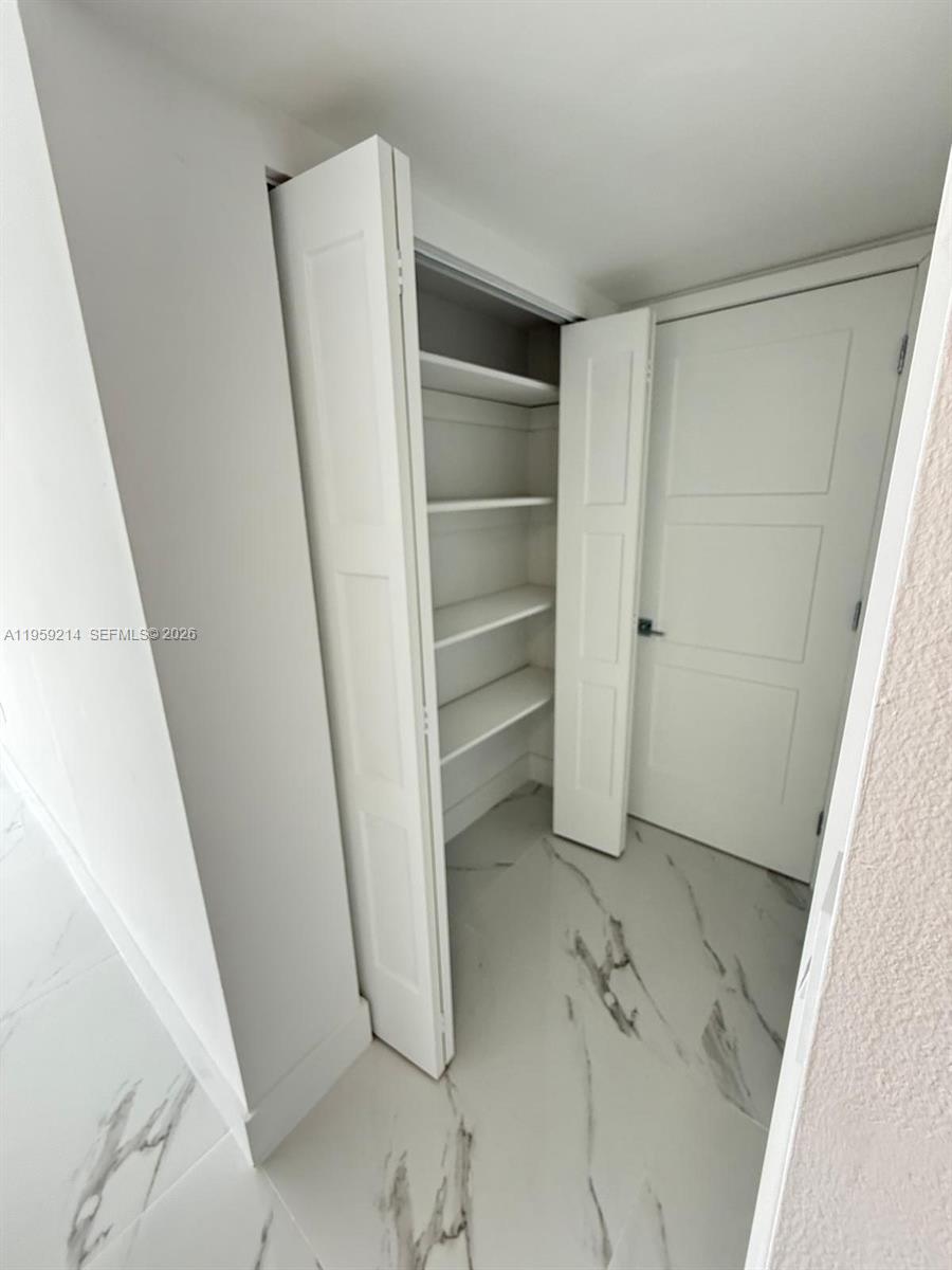 16850 S Glades Dr # 4J