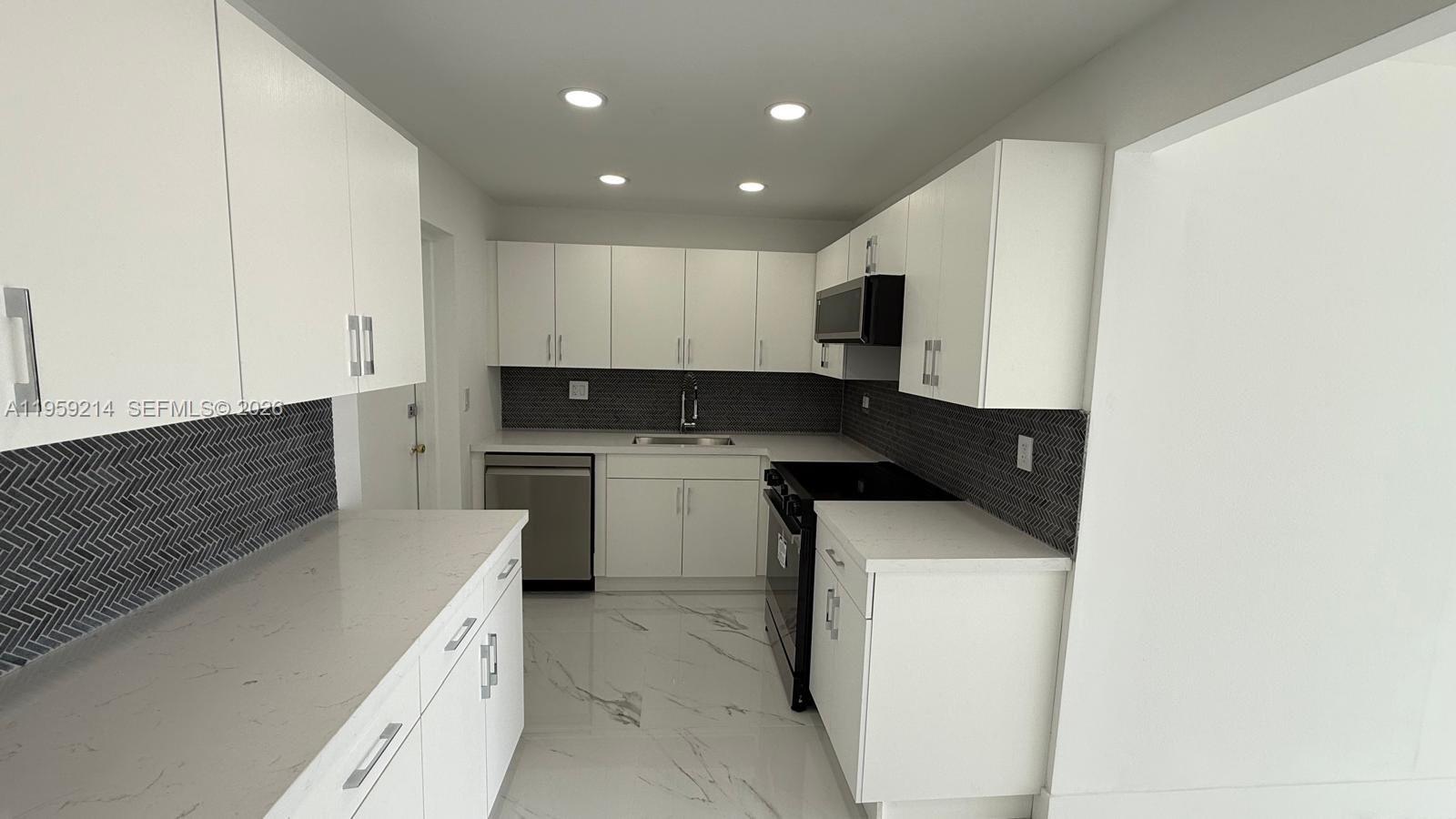 16850 S Glades Dr # 4J