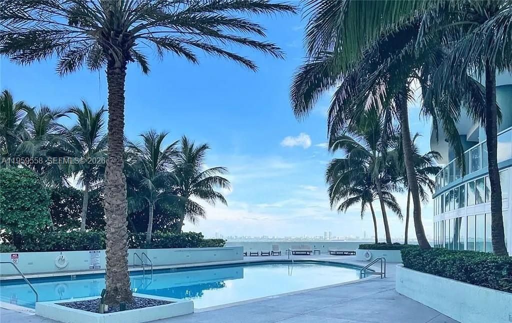 1900 N Bayshore Dr # 506