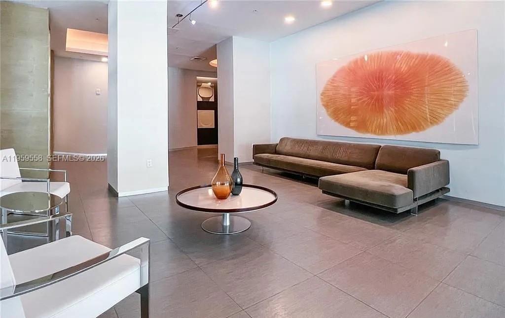 1900 N Bayshore Dr # 506