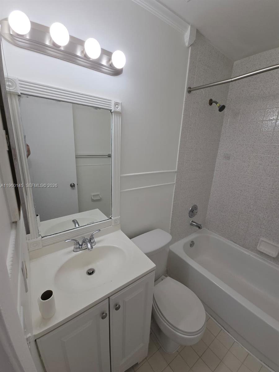 9718 Hammocks Blvd # 35 Unit: 202-35