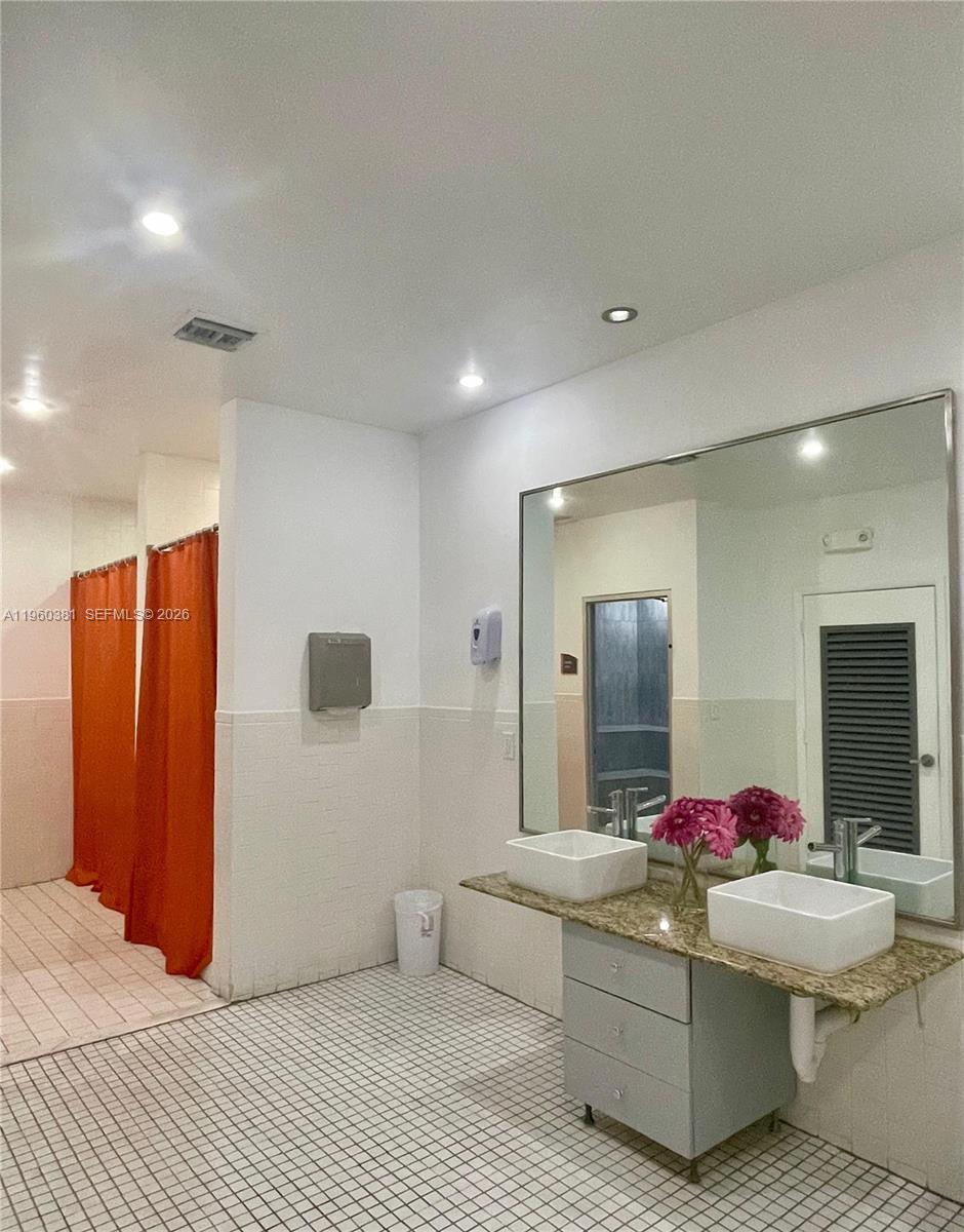 700 NE 63rd St # D203