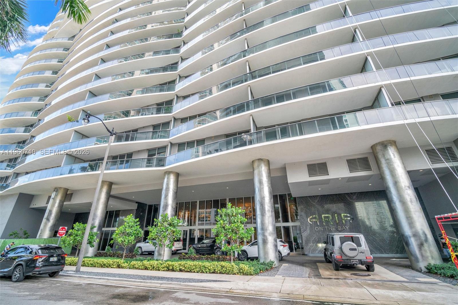 488 NE 18th St Unit: PH02