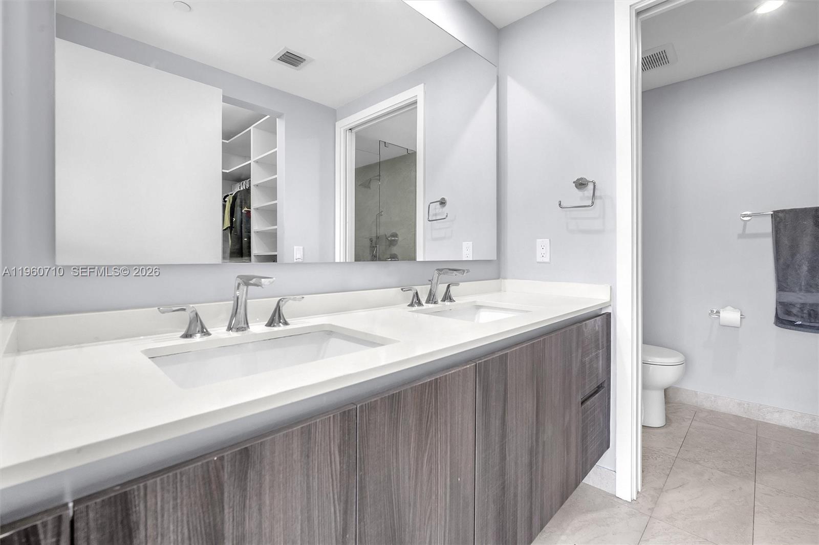 488 NE 18th St Unit: PH02