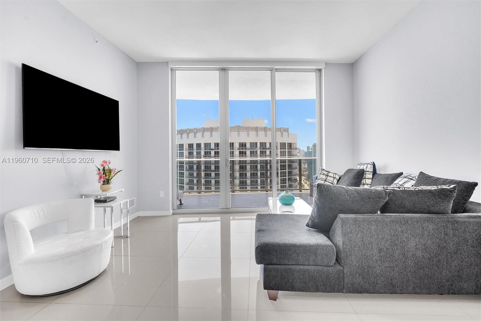 488 NE 18th St Unit: PH02