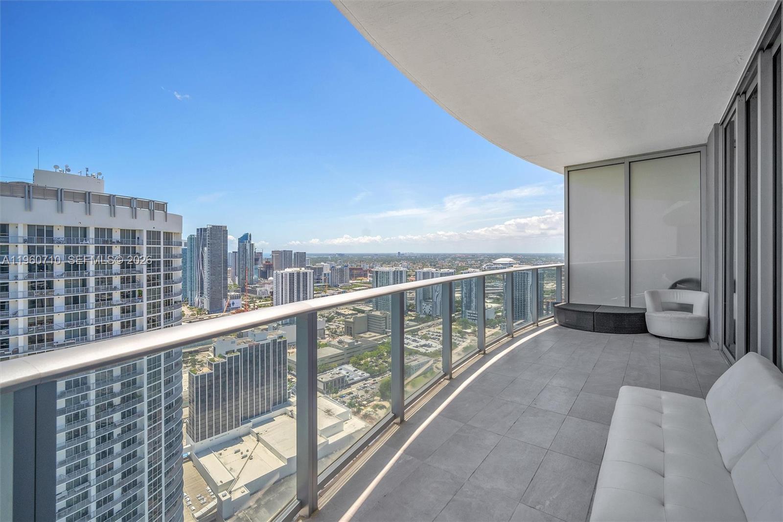 488 NE 18th St Unit: PH02