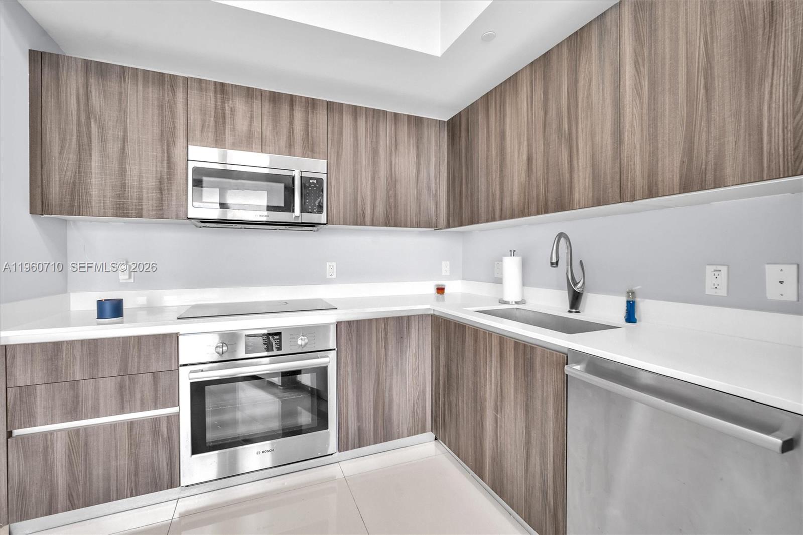 488 NE 18th St Unit: PH02