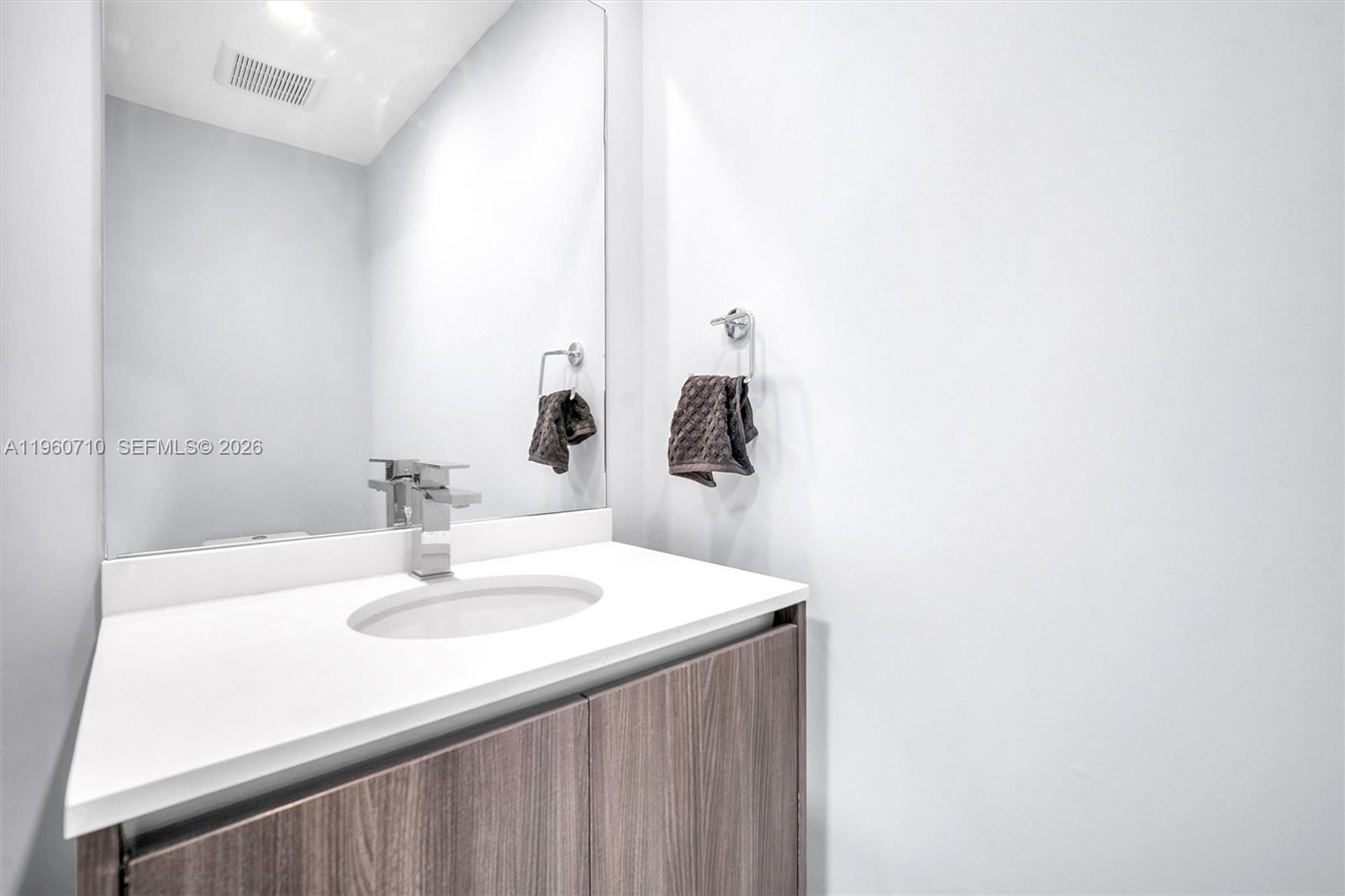 488 NE 18th St Unit: PH02