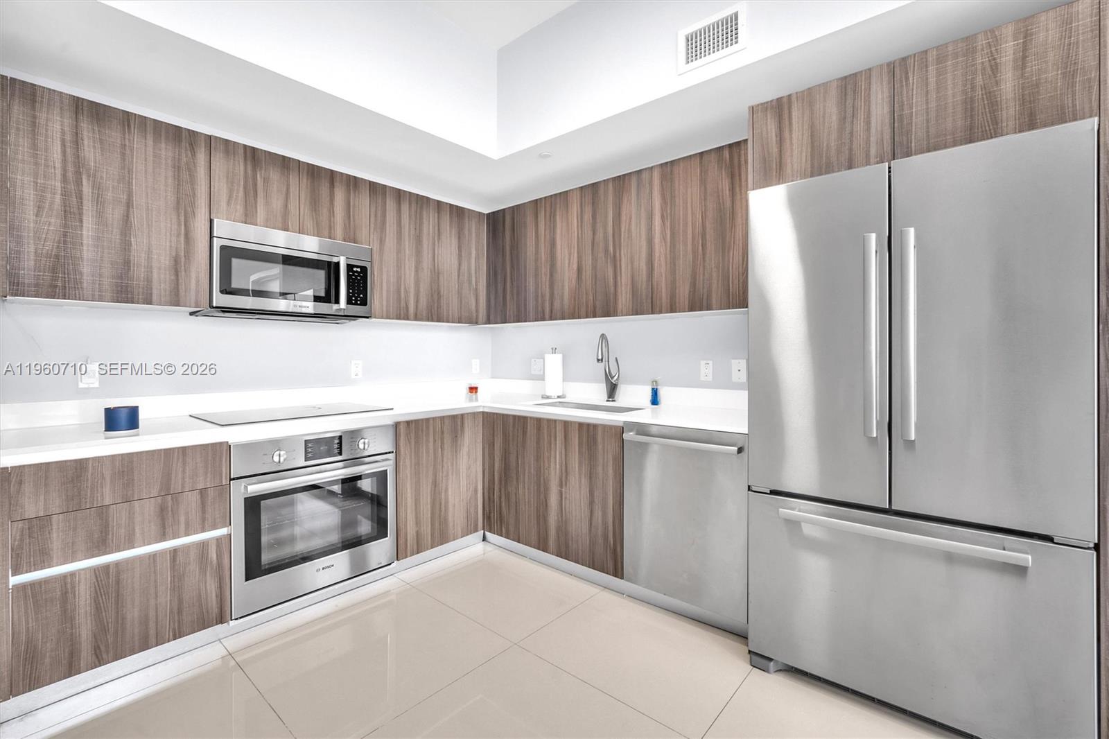 488 NE 18th St Unit: PH02