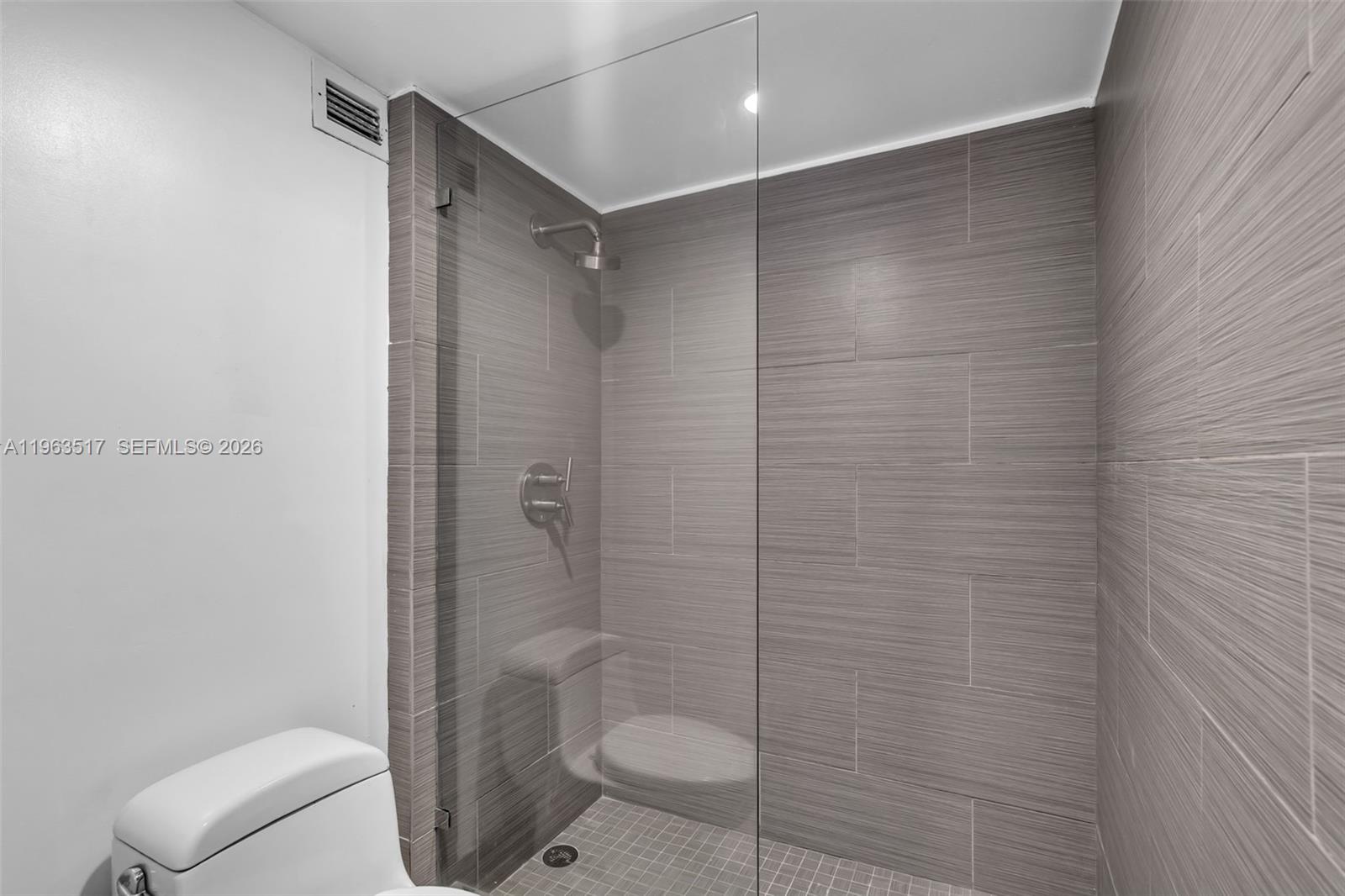 2301 Collins Ave # 621