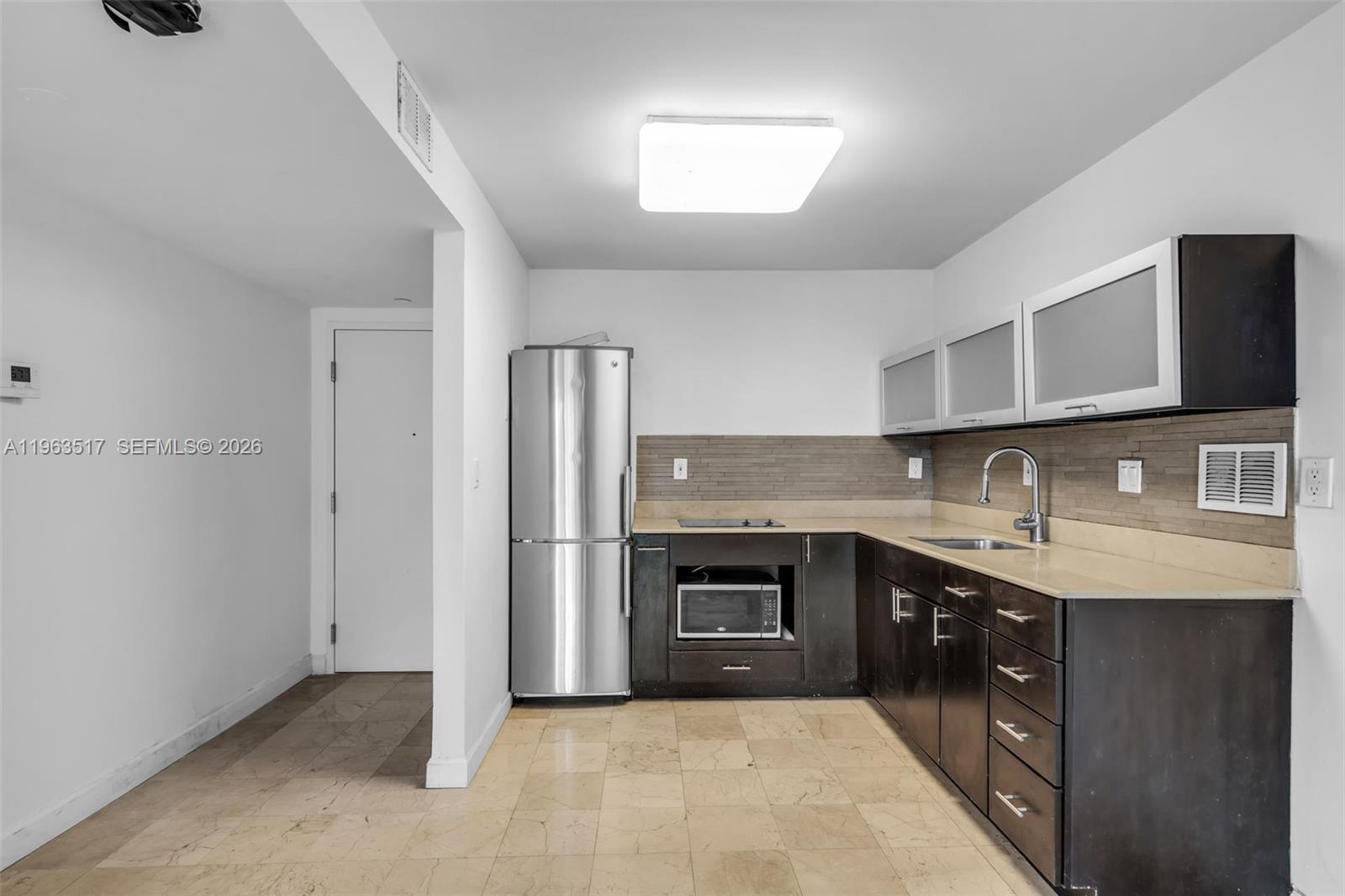 2301 Collins Ave # 621