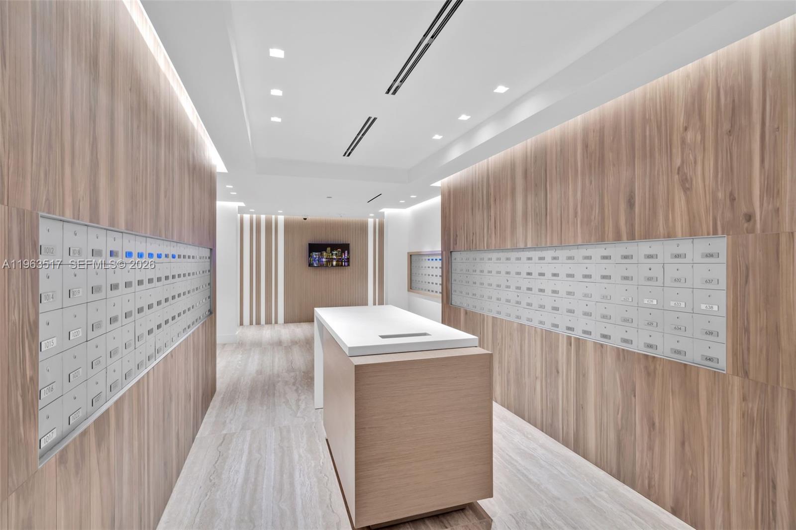 2301 Collins Ave # 621