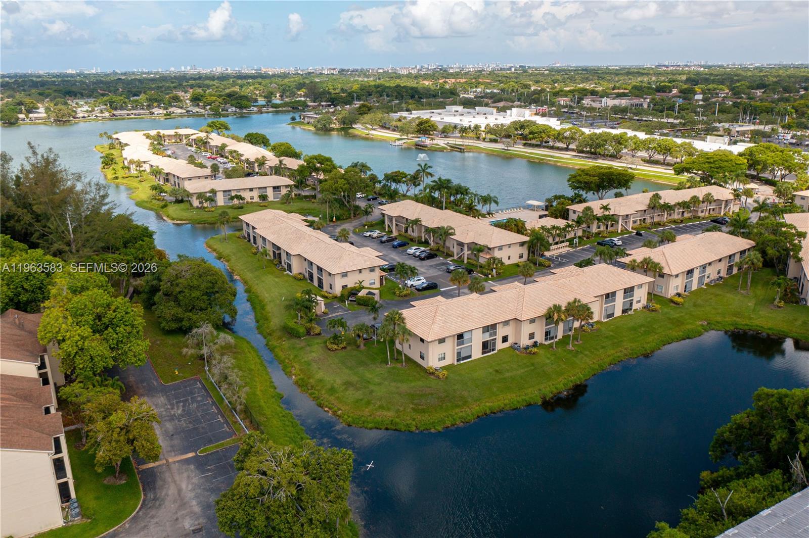 5560 Lakeside Dr # 204