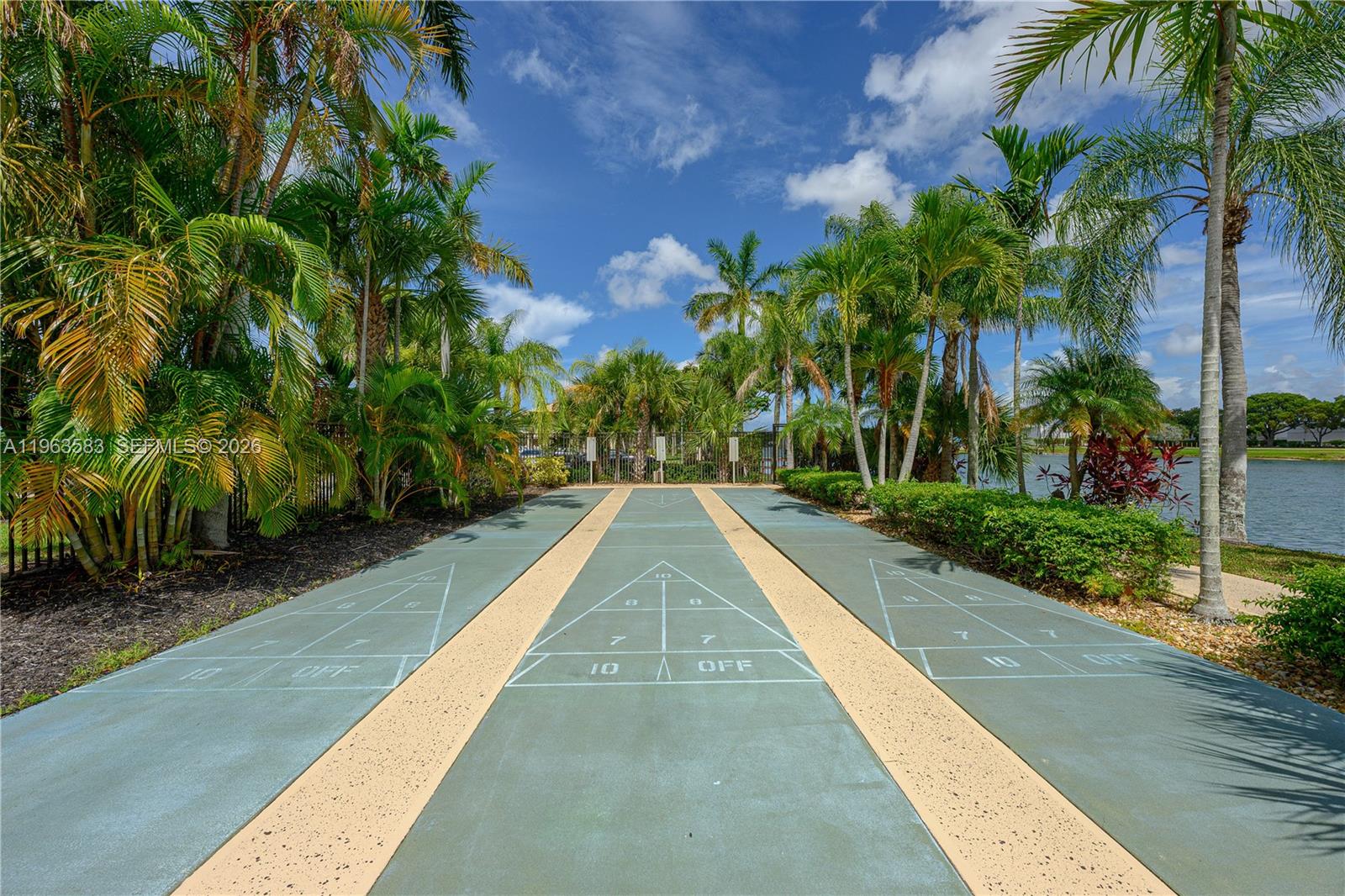 5560 Lakeside Dr # 204