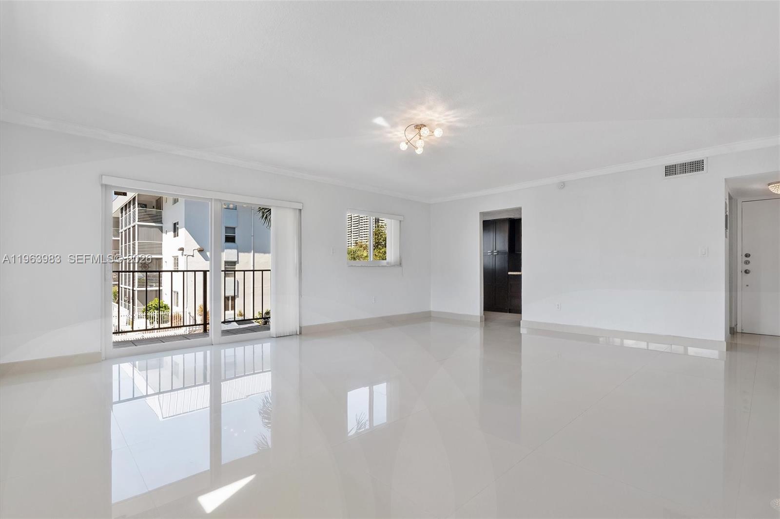 3860 NE 170th St # 205