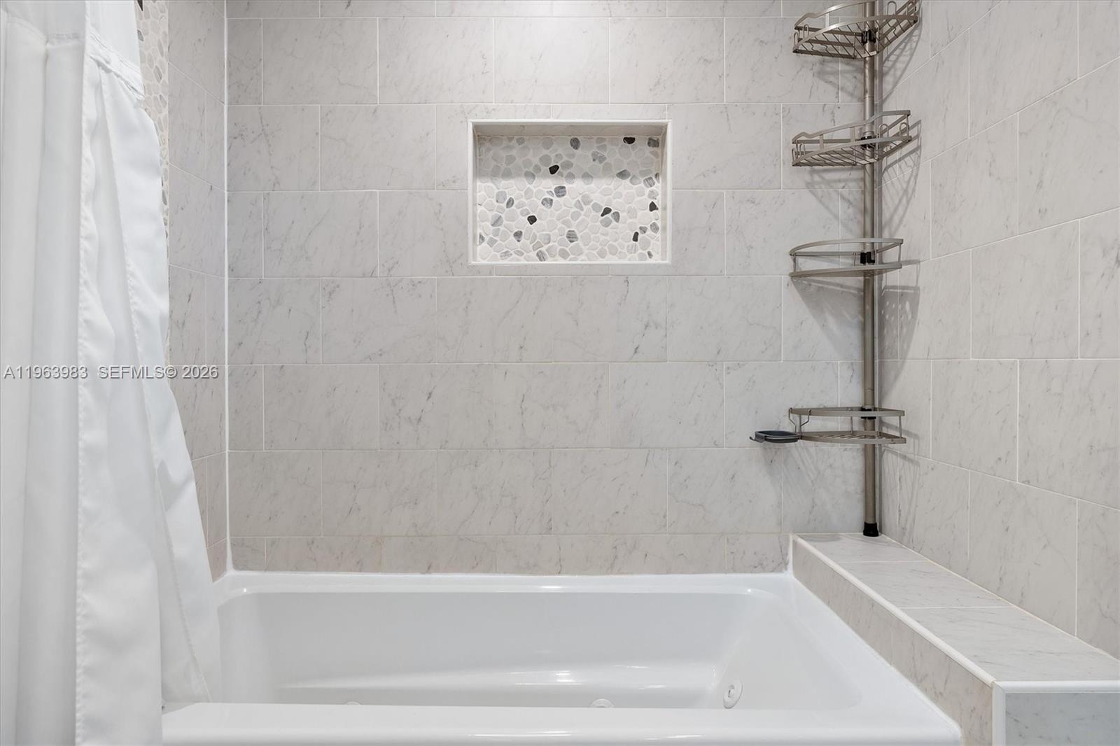 3860 NE 170th St # 205