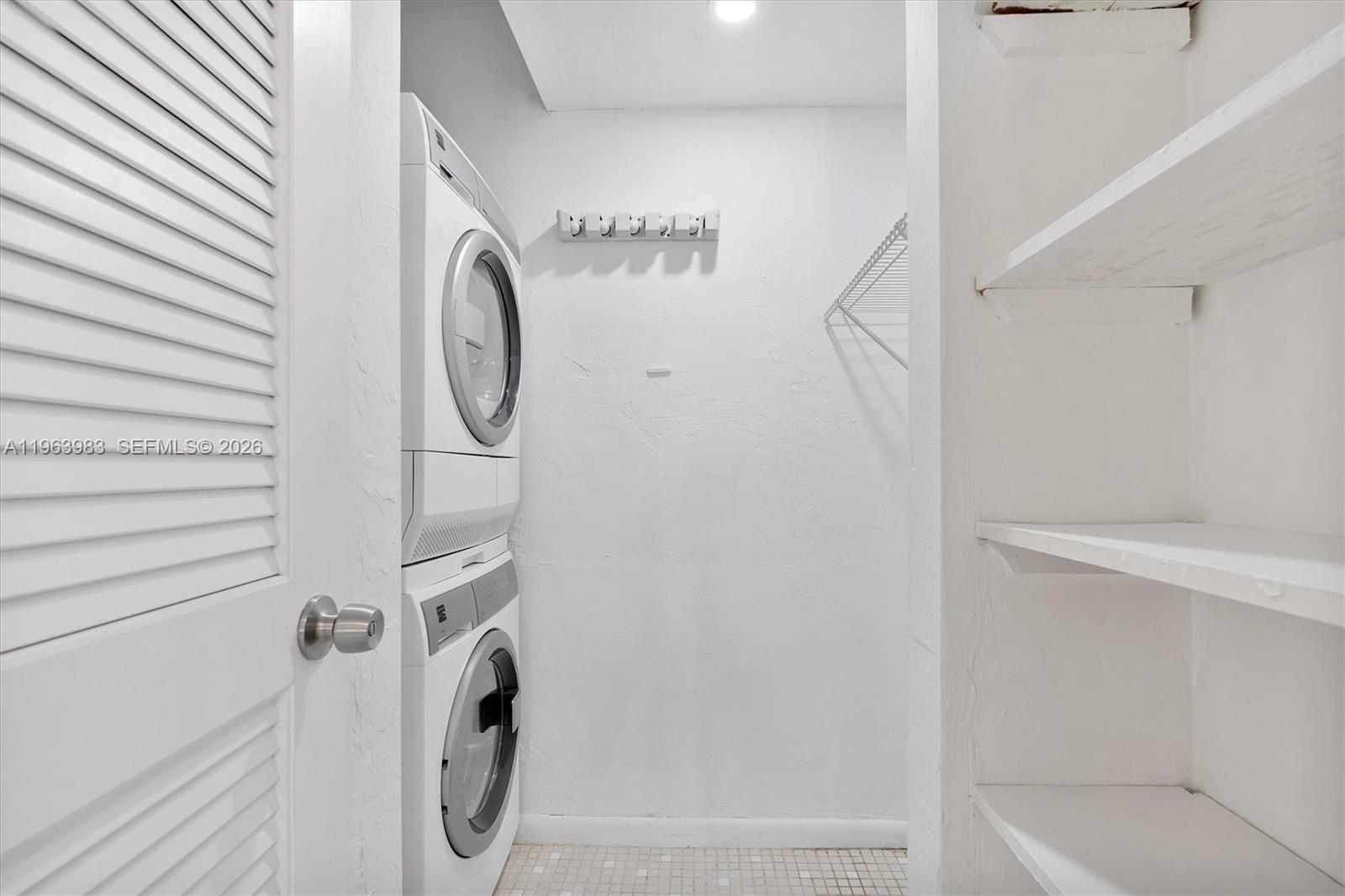 3860 NE 170th St # 205