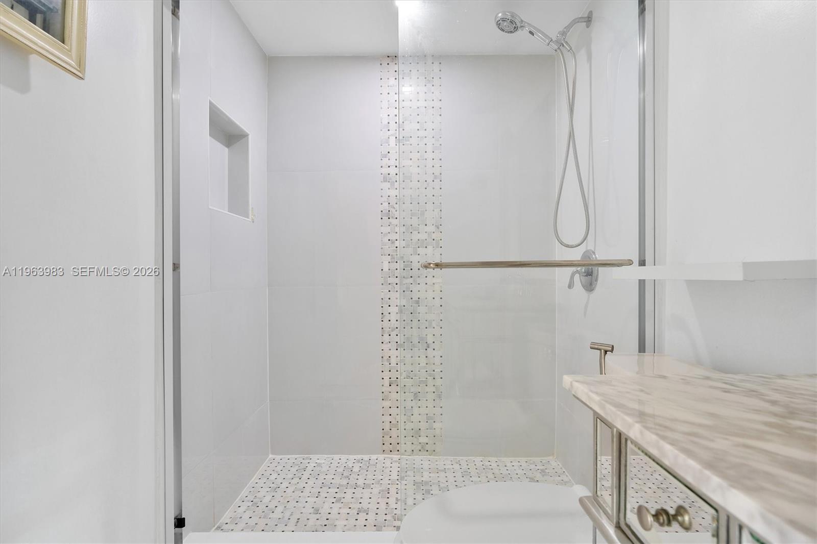 3860 NE 170th St # 205