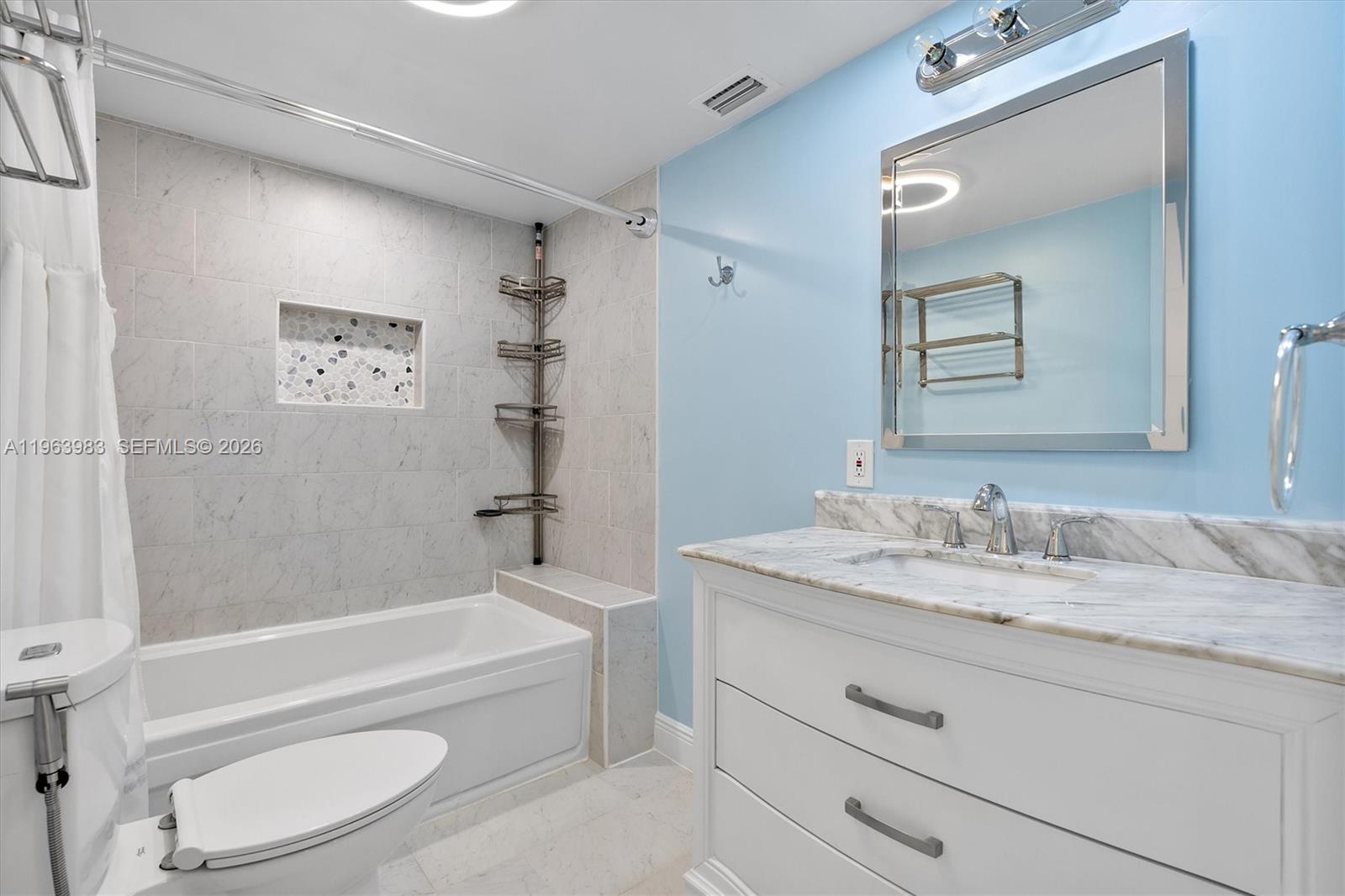 3860 NE 170th St # 205