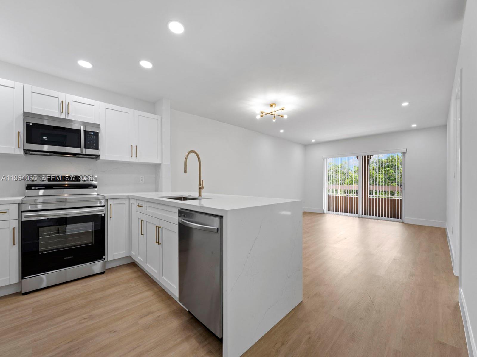 8101 Camino Real # 320 Unit: C-320