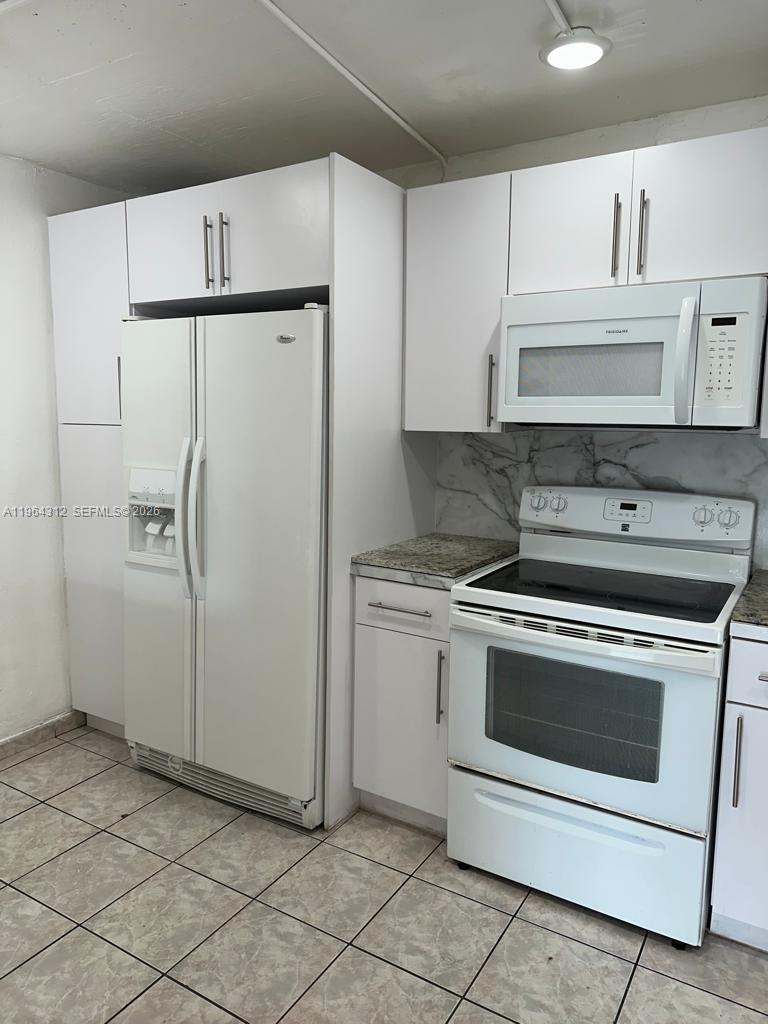13701 Kendale Lakes Cir # 211 Unit: B-211