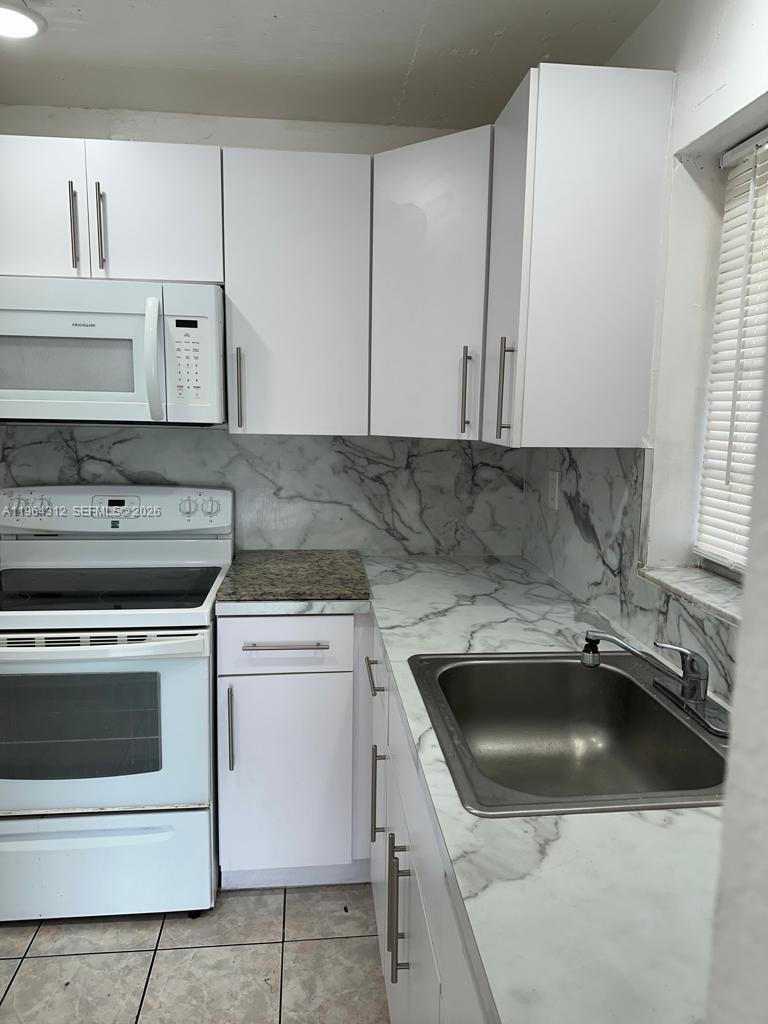 13701 Kendale Lakes Cir # 211 Unit: B-211