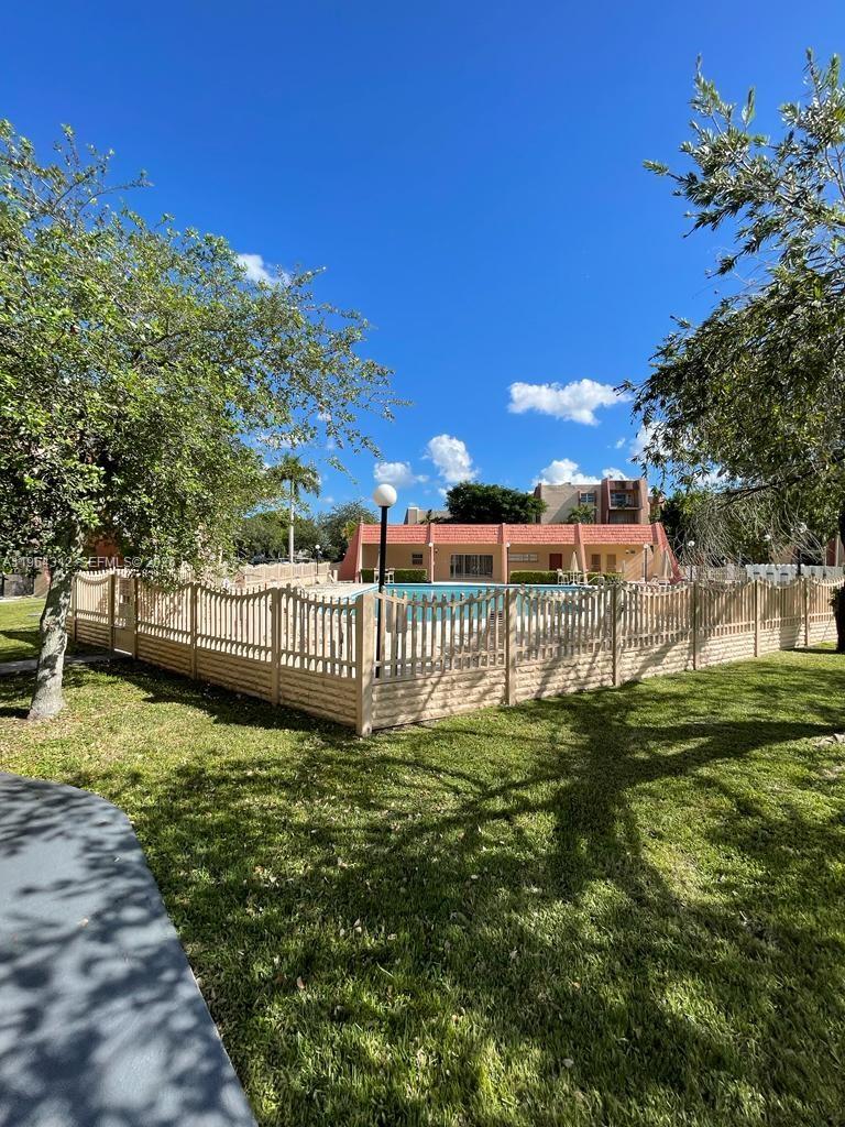 13701 Kendale Lakes Cir # 211 Unit: B-211