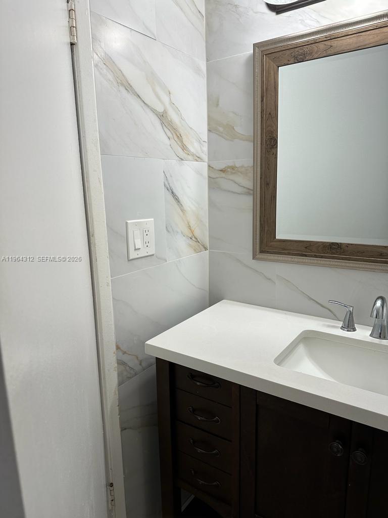 13701 Kendale Lakes Cir # 211 Unit: B-211