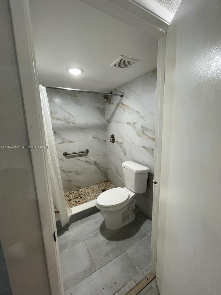 13701 Kendale Lakes Cir # 211 Unit: B-211